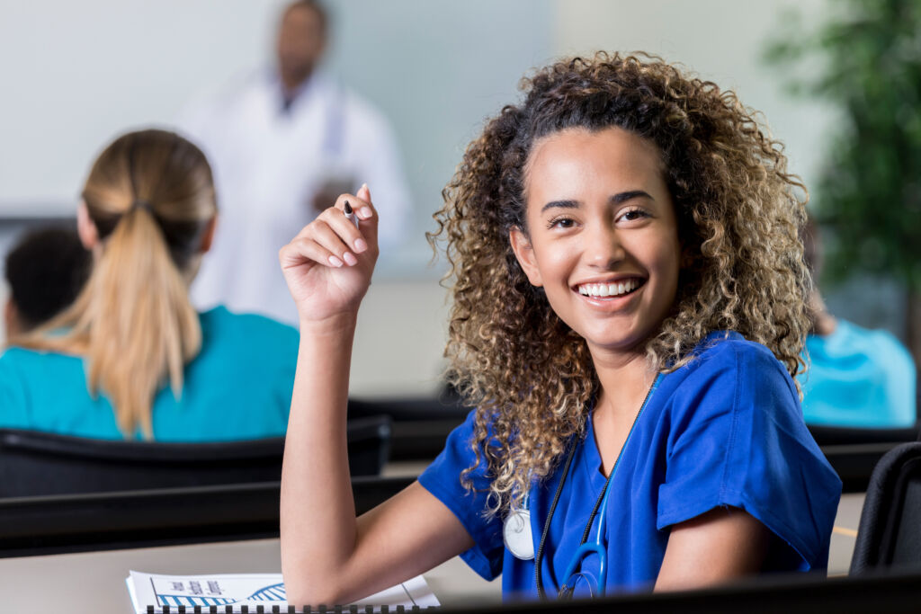 Becas MESCyT 2024, convocatoria abierta para profesionales enfermeros